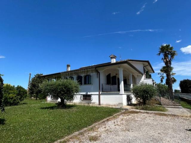 Villa Indipendente in vendita a Merlara, Veneto