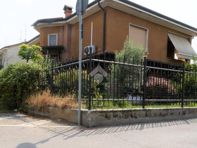 Villa Indipendente in vendita a Merlino, Lombardia