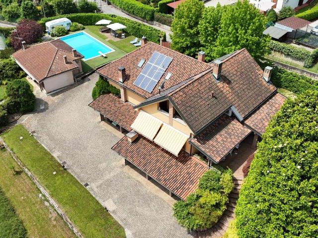 Villa Indipendente in vendita a Mojana, Merone