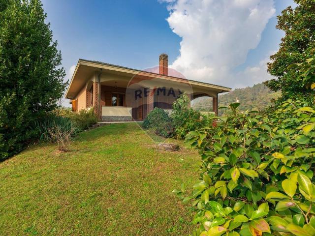 Villa Indipendente in vendita a Comunità Montana Valli del Verbano, Mesenzana