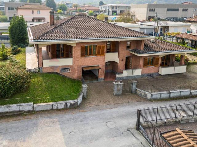 Villa Indipendente in vendita a Comunità Montana Valli del Verbano, Mesenzana