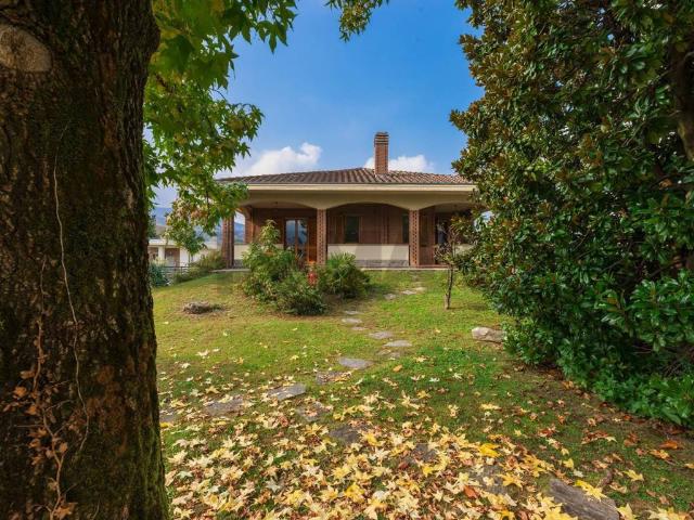 Villa Indipendente in vendita a Comunità Montana Valli del Verbano, Mesenzana