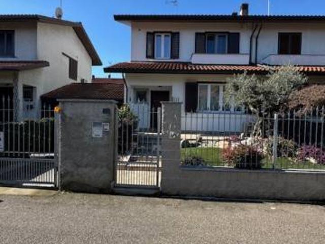 Villa Indipendente in vendita a Mesero, Lombardia
