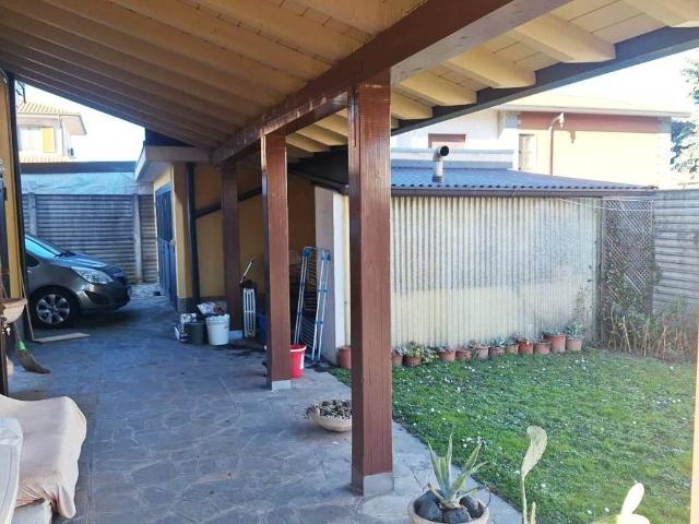Villa Indipendente in vendita a Mesero, Lombardia