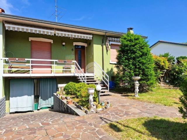 Villa Indipendente in vendita a Mesero, Lombardia