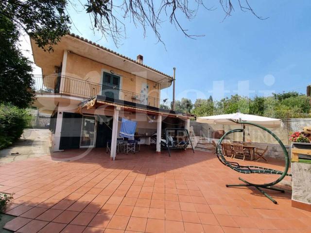Villa Indipendente in vendita a Casa Bianca, Messina