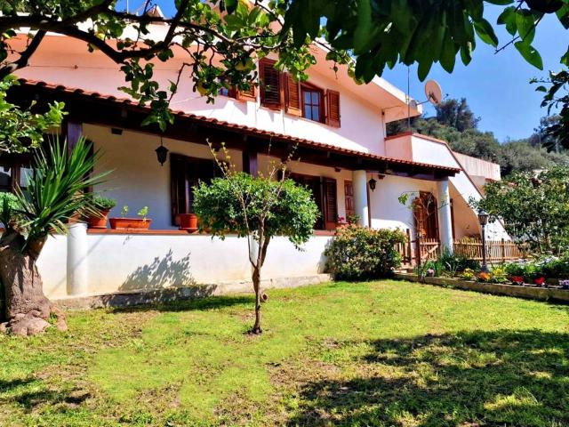 Villa Indipendente in vendita a IV Circoscrizione, Messina