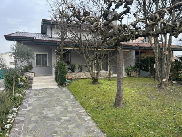 Villa Indipendente in vendita a Mestrino, Veneto