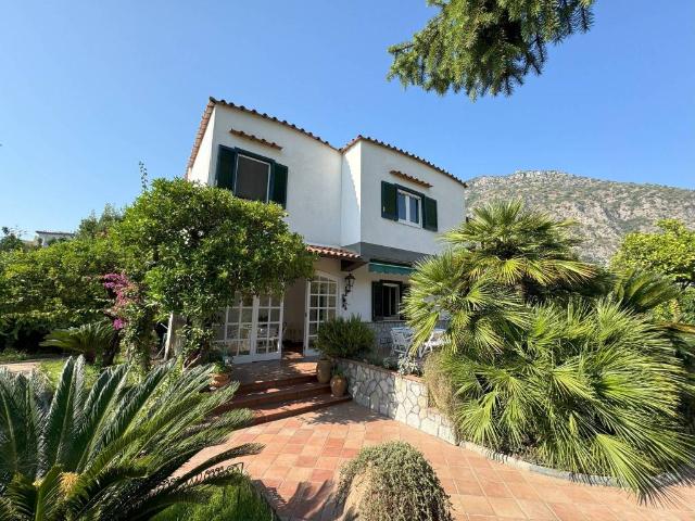 Villa Indipendente in vendita a Meta, Campania