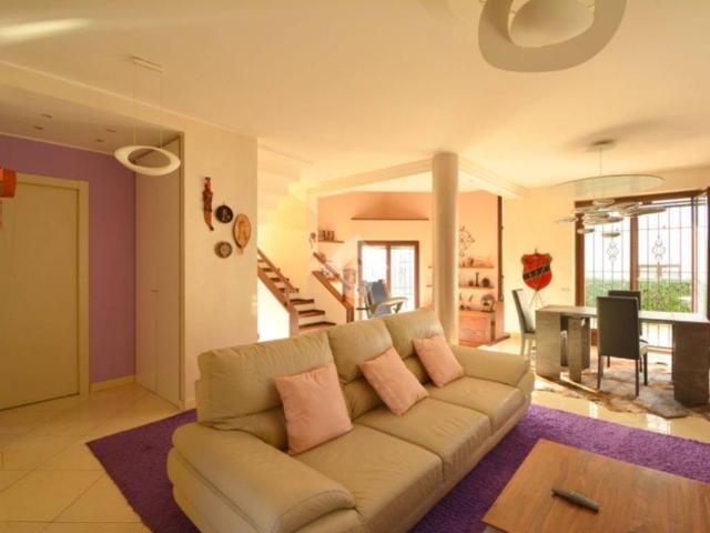 Villa Indipendente in vendita a Mezzago, Lombardia