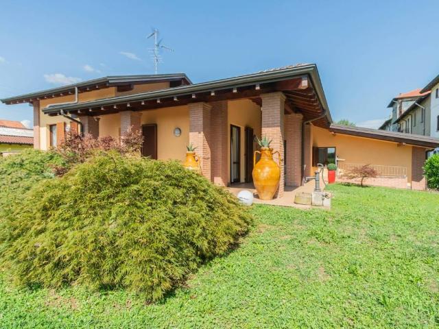 Villa Indipendente in vendita a Cascina Gazzulo, Sulbiate