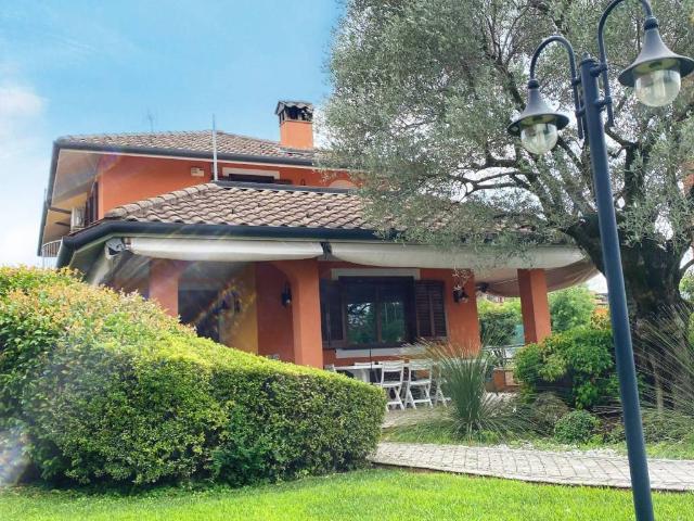 Villa Indipendente in vendita a Mezzago, Lombardia