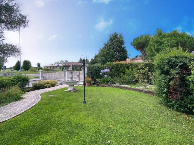 Villa Indipendente in vendita a Mezzago, Lombardia