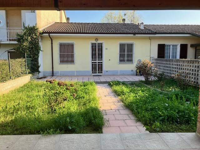 Villa Indipendente in vendita a Mezzana Bigli, Lombardia