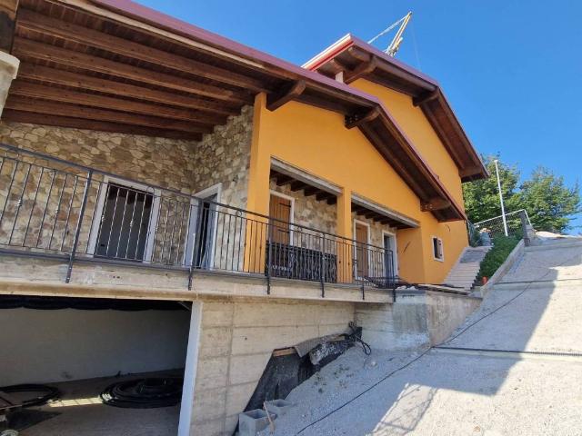 Villa Indipendente in vendita a Mezzane Di Sotto, Veneto