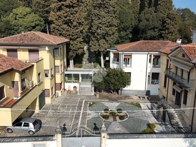 Villa Indipendente in vendita a Mezzane Di Sotto, Veneto