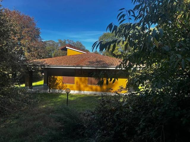 Villa Indipendente in vendita a Carcegna, Miasino