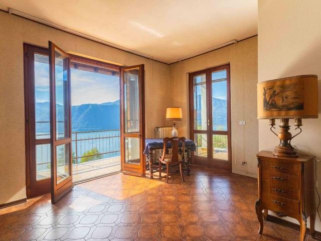 Villa Indipendente in vendita a Carcegna, Miasino