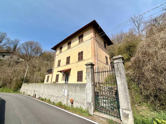 Villa Indipendente in vendita a Mignanego, Liguria