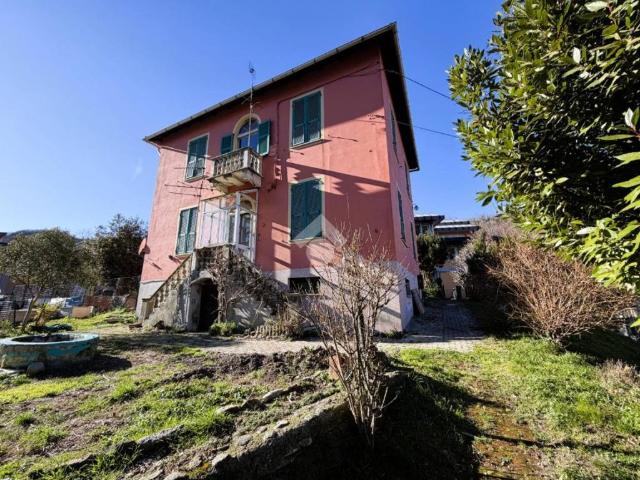 Villa Indipendente in vendita a Mignanego, Liguria