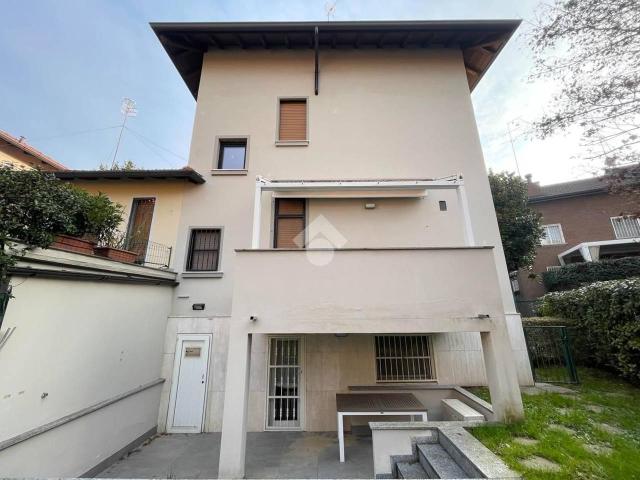 Villa Indipendente in vendita a Municipio 9, Milano