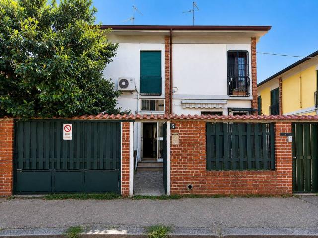 Villa Indipendente in vendita a Municipio 7, Milano