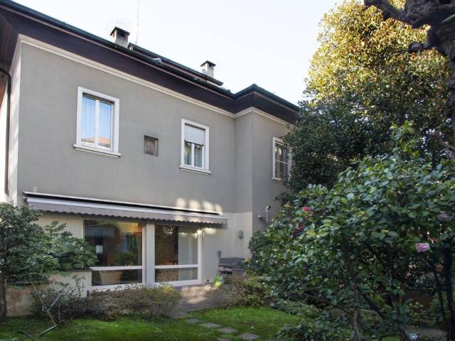 Villa Indipendente in vendita a Municipio 4, Milano