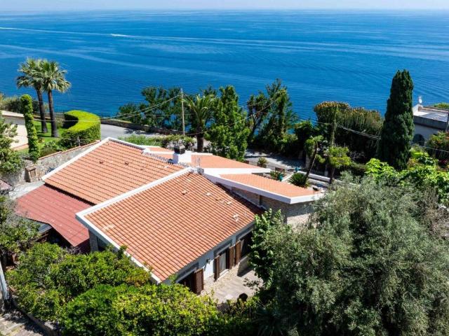 Villa Indipendente in vendita a Paradiso, Milazzo