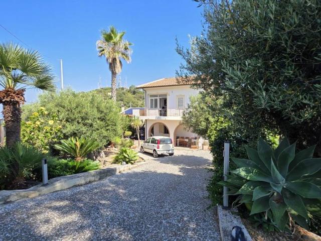 Villa Indipendente in vendita a Trinità, Milazzo