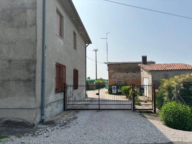 Villa Indipendente in vendita a Bonavigo, Veneto