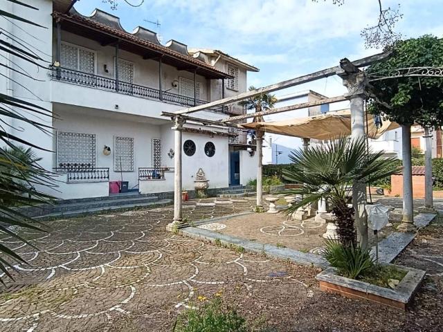 Villa Indipendente in vendita a Minturno, Lazio