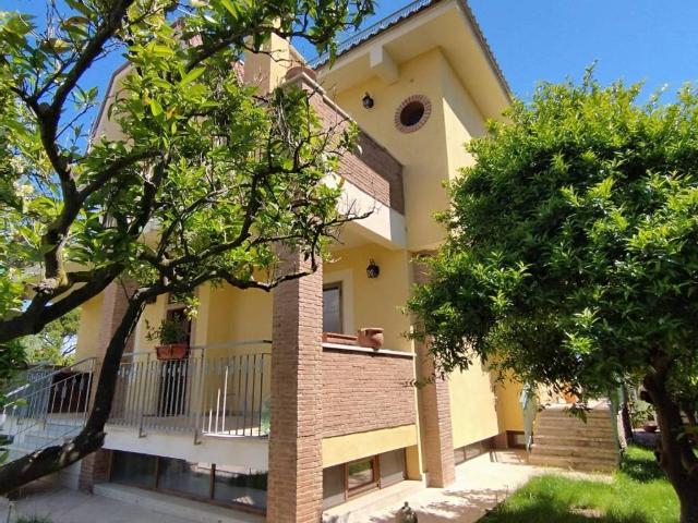 Villa Indipendente in vendita a Merola, Minturno