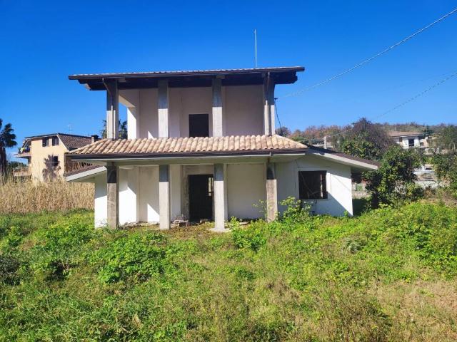 Villa Indipendente in vendita a Minturno, Lazio