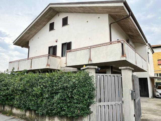 Villa Indipendente in vendita a Merola, Minturno