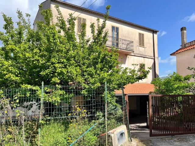 Villa Indipendente in vendita a Minturno, Lazio