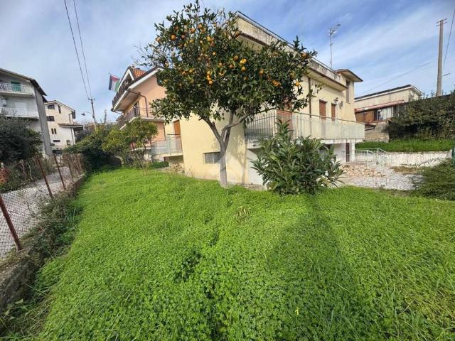 Villa Indipendente in vendita a Merola, Minturno