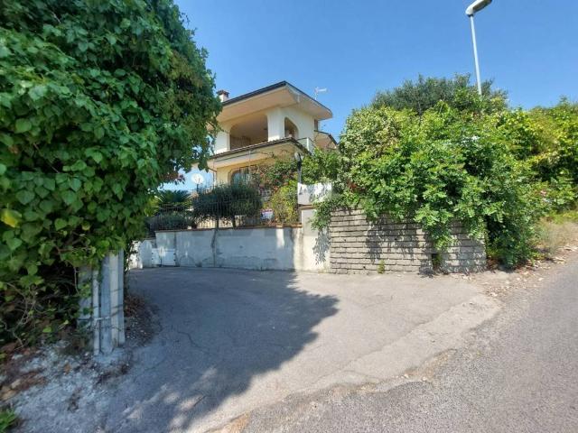 Villa Indipendente in vendita a Scauri, Minturno
