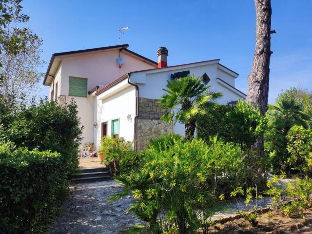 Villa Indipendente in vendita a Minturno, Lazio