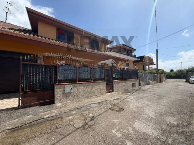 Villa Indipendente in vendita a Minturno, Lazio