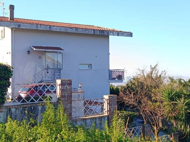 Villa Indipendente in vendita a Minturno, Lazio