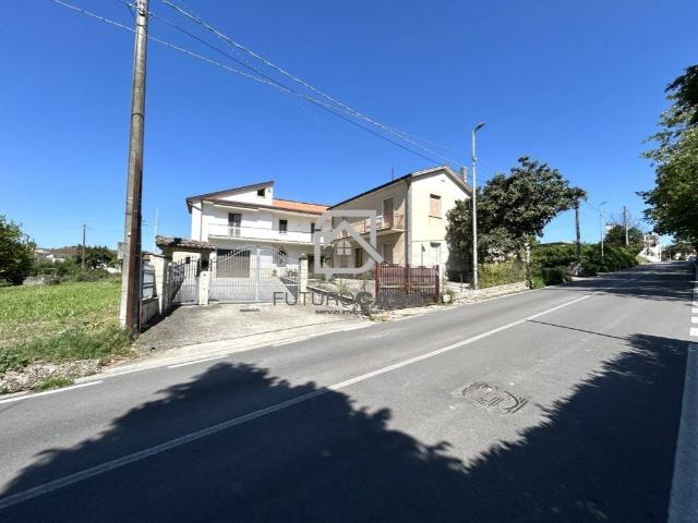 Villa Indipendente in vendita a Mirabella Eclano, Campania