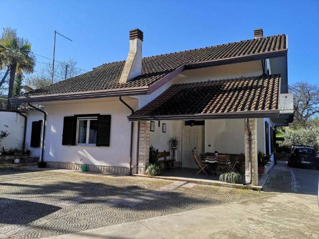 Villa Indipendente in vendita a Terre dell’Ufita, Mirabella Eclano