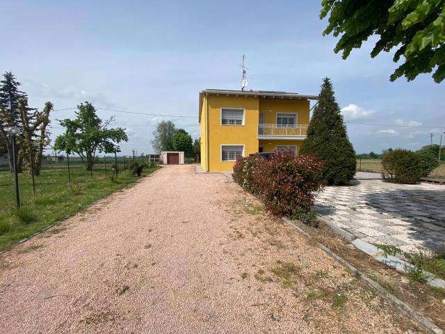 Villa Indipendente in vendita a Unione Comuni Modenesi Area Nord, Mirandola