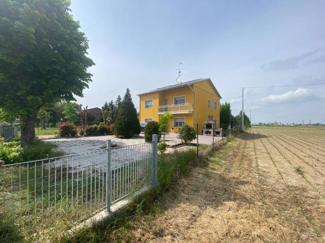 Villa Indipendente in vendita a Unione Comuni Modenesi Area Nord, Mirandola