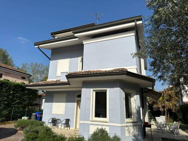 Villa Indipendente in vendita a Unione Comuni Modenesi Area Nord, Mirandola