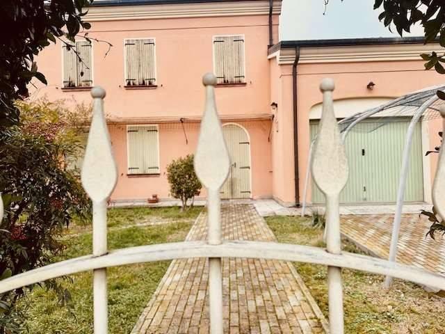 Villa Indipendente in vendita a Unione Comuni Modenesi Area Nord, Mirandola