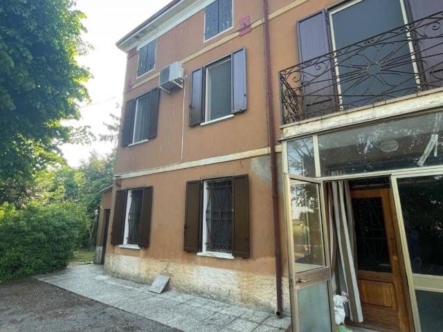 Villa Indipendente in vendita a Unione Comuni Modenesi Area Nord, Mirandola