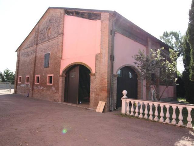 Villa Indipendente in vendita a Mirandola, Modena