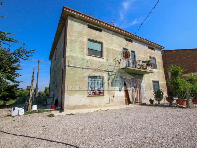 Villa Indipendente in vendita a Unione Comuni Modenesi Area Nord, Mirandola