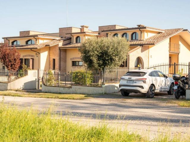 Villa Indipendente in vendita a Ca' Rastelli, Misano Adriatico